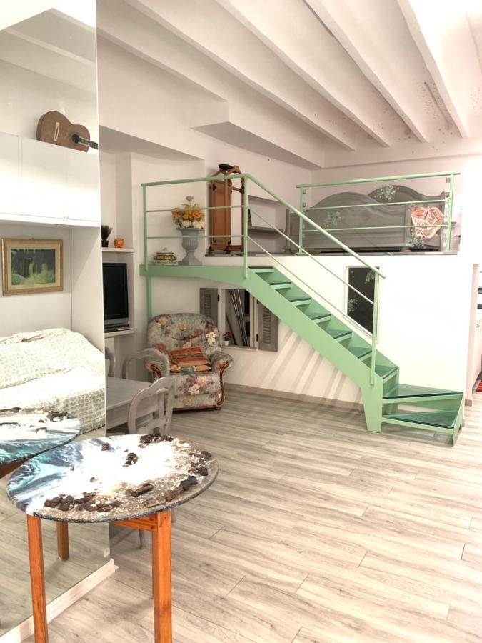Апартаменти Joli Studio Au Soleil Мантон Екстер'єр фото